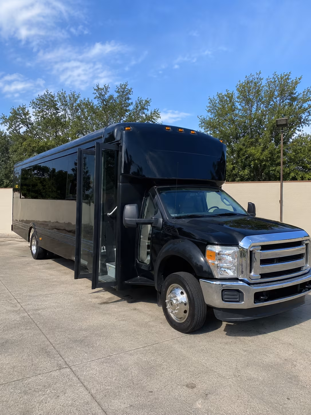 shelby township 20 passenger party bus