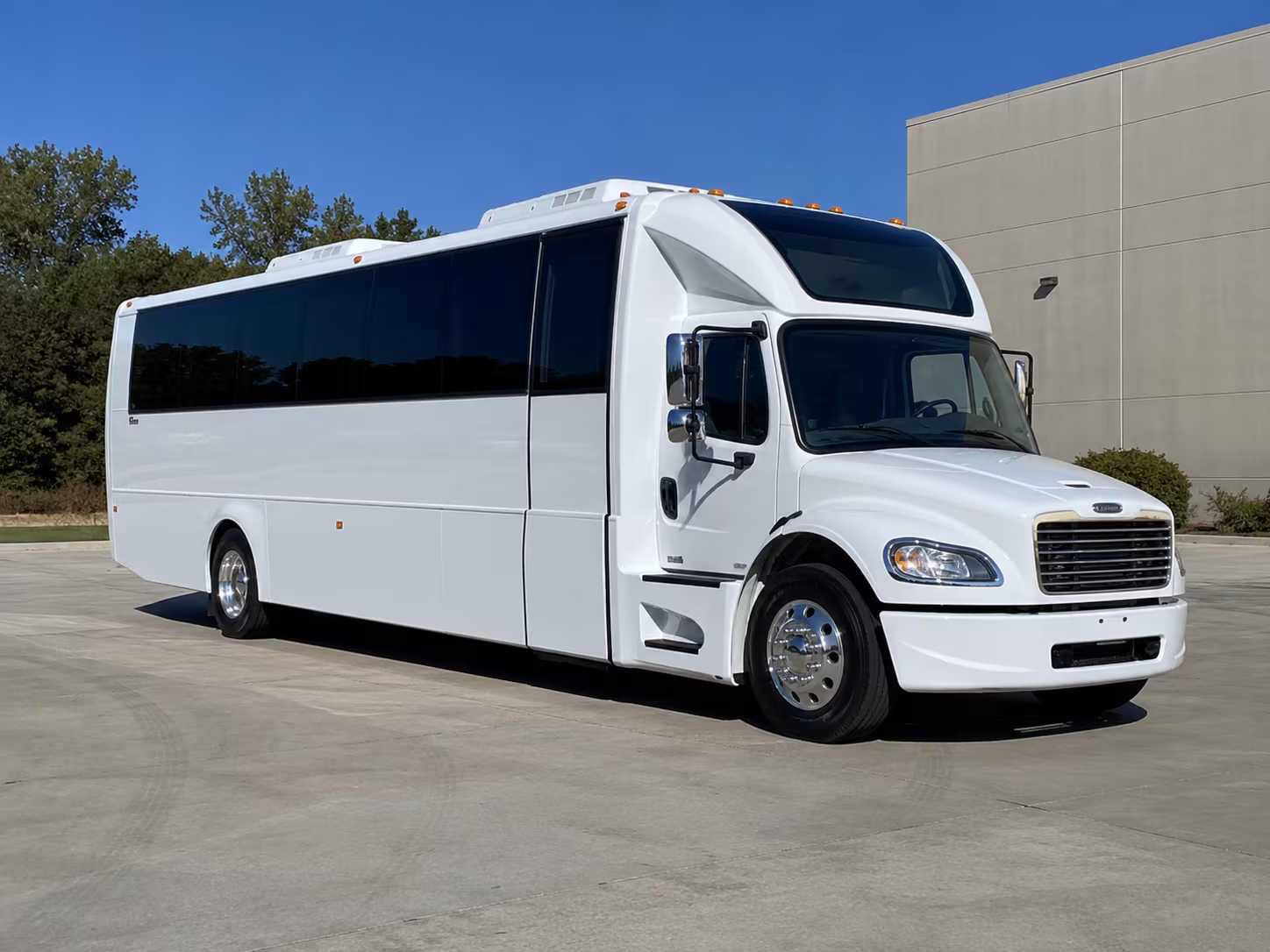 shelby township 28 passenger party bus